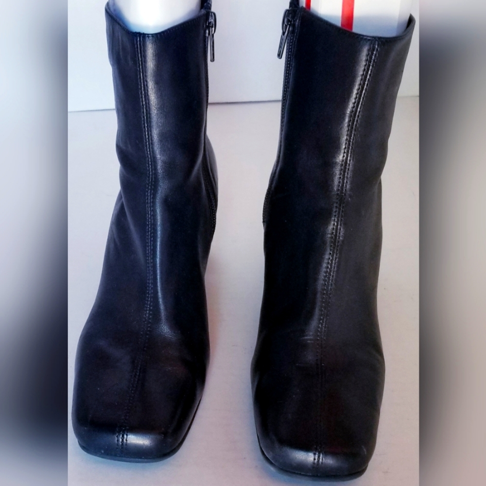 BASS Dorothia BLACK Leather Upper Side Zip Square Toe Y2K Boots Womens Sz 7M